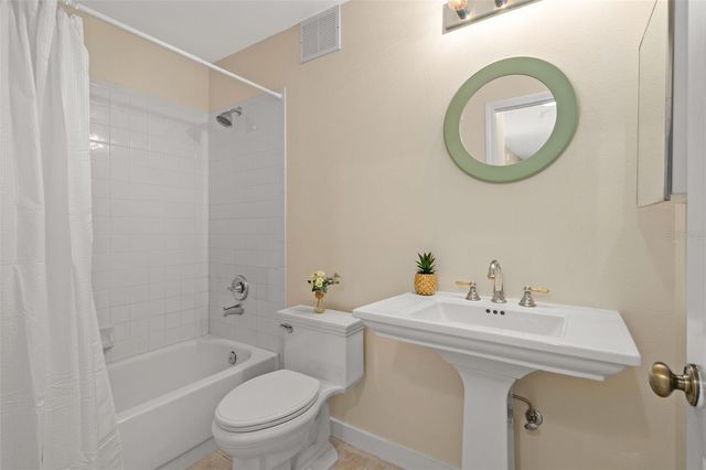701 MIRROR LAKE DRIVE N 102, St Petersburg, FL 33701