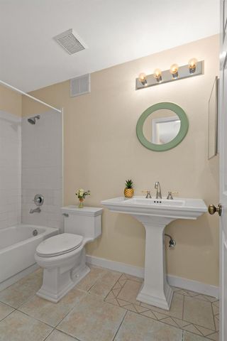 701 MIRROR LAKE DRIVE N 102, St Petersburg, FL 33701