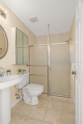 701 MIRROR LAKE DRIVE N 102, St Petersburg, FL 33701