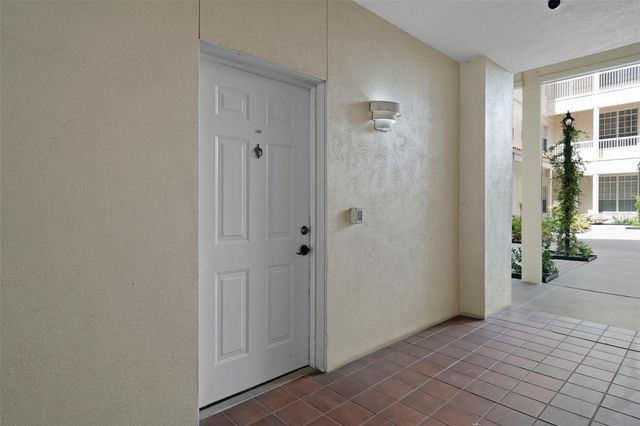 701 MIRROR LAKE DRIVE N 102, St Petersburg, FL 33701