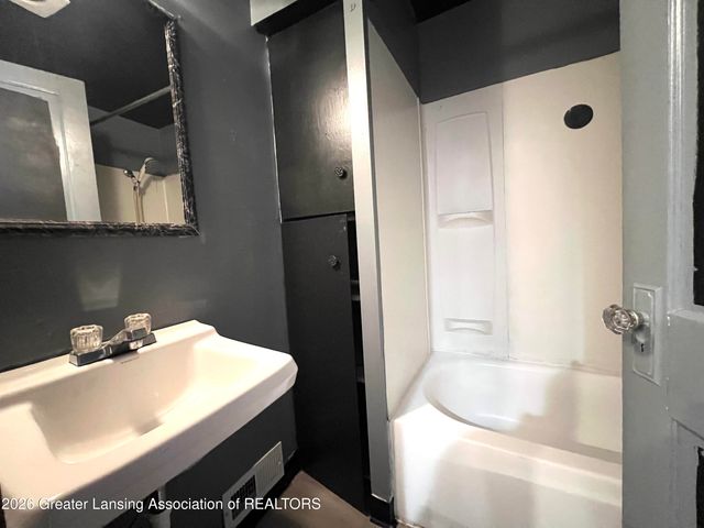 313 W César E. Chávez Avenue, Lansing, MI 48906