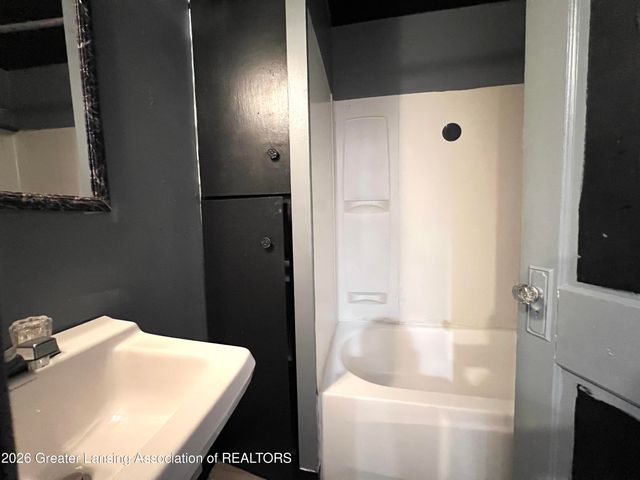 313 W César E. Chávez Avenue, Lansing, MI 48906
