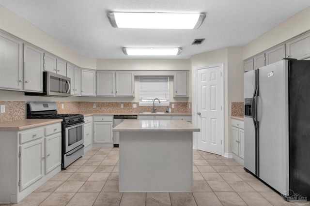 9033 Bluebay Ln, Pensacola, FL 32506