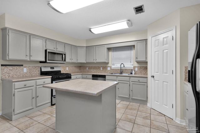 9033 Bluebay Ln, Pensacola, FL 32506