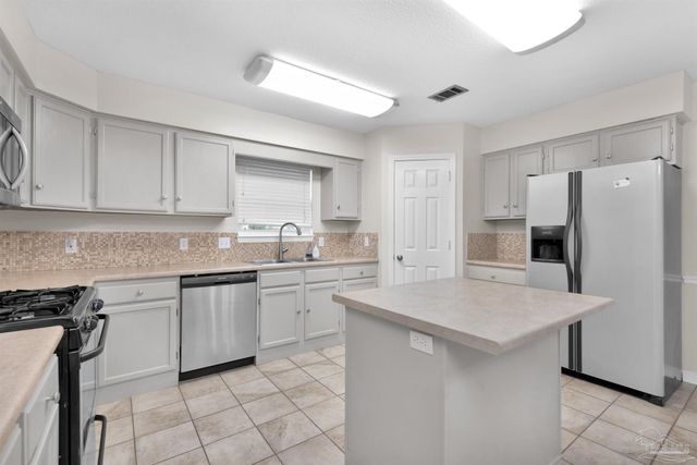 9033 Bluebay Ln, Pensacola, FL 32506