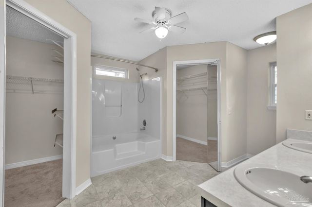 9033 Bluebay Ln, Pensacola, FL 32506