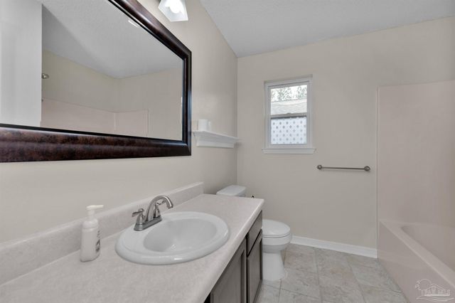 9033 Bluebay Ln, Pensacola, FL 32506