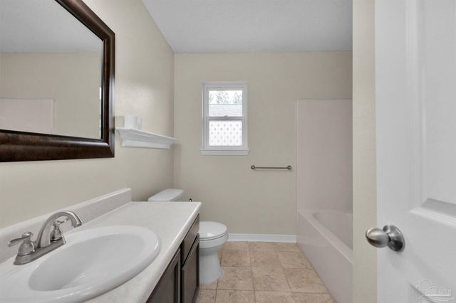 9033 Bluebay Ln, Pensacola, FL 32506
