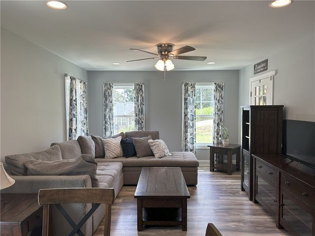 213 Deer Creek Trail, Walhalla, SC 29691