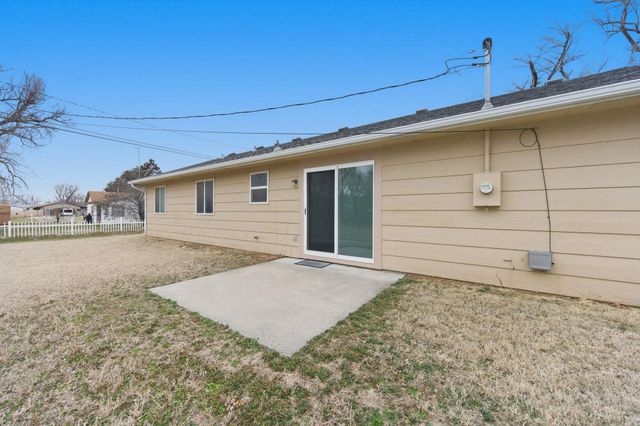 5001 W Newell Ave, Wichita, KS 67212