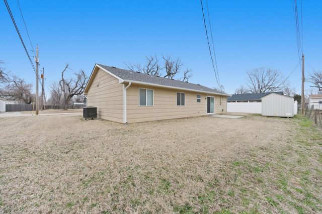 5001 W Newell Ave, Wichita, KS 67212