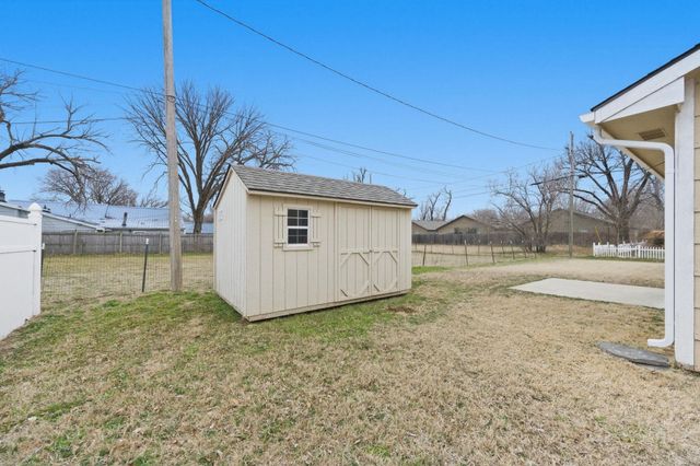 5001 W Newell Ave, Wichita, KS 67212