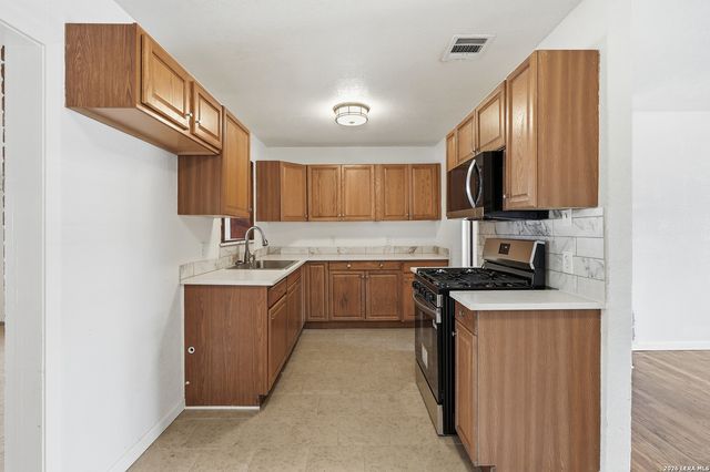 147 Marlena Dr, San Antonio, TX 78213