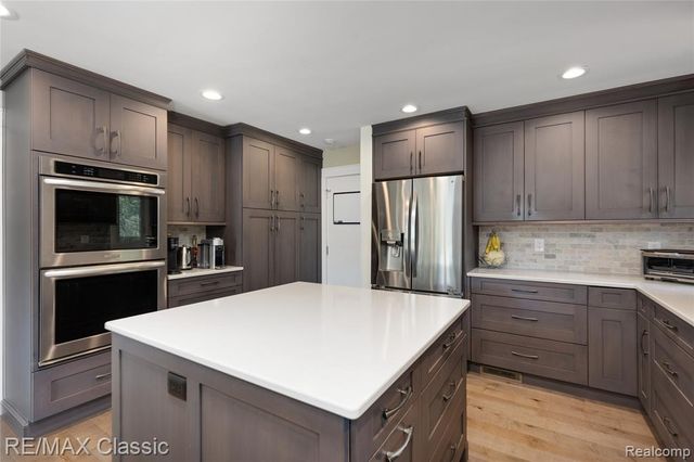 6600 Valley Spring Road, Bloomfield Hills, MI 48301