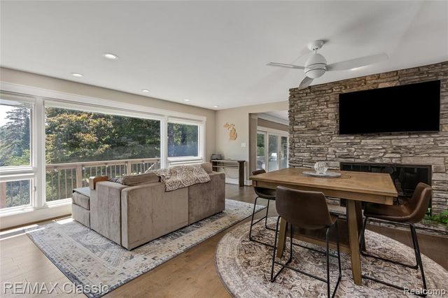 6600 Valley Spring Road, Bloomfield Hills, MI 48301