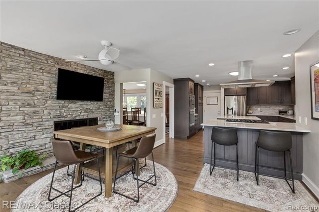 6600 Valley Spring Road, Bloomfield Hills, MI 48301