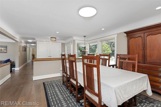 6600 Valley Spring Road, Bloomfield Hills, MI 48301