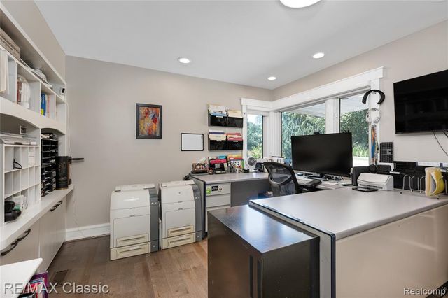 6600 Valley Spring Road, Bloomfield Hills, MI 48301