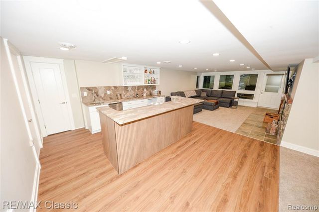 6600 Valley Spring Road, Bloomfield Hills, MI 48301