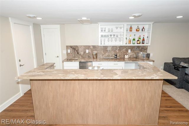 6600 Valley Spring Road, Bloomfield Hills, MI 48301