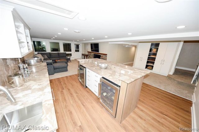 6600 Valley Spring Road, Bloomfield Hills, MI 48301