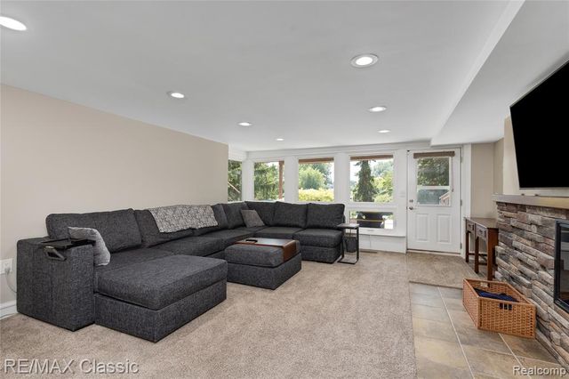 6600 Valley Spring Road, Bloomfield Hills, MI 48301