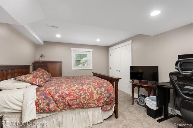 6600 Valley Spring Road, Bloomfield Hills, MI 48301