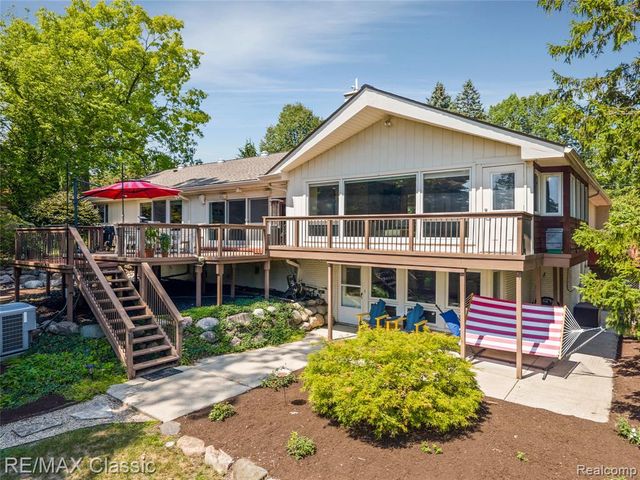 6600 Valley Spring Road, Bloomfield Hills, MI 48301