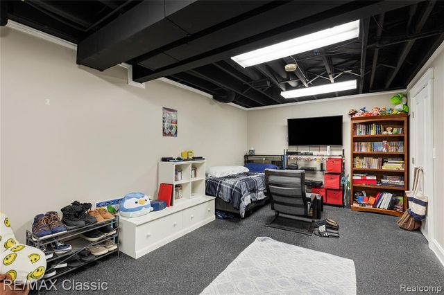 6600 Valley Spring Road, Bloomfield Hills, MI 48301
