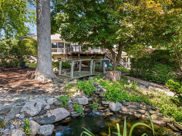 6600 Valley Spring Road, Bloomfield Hills, MI 48301