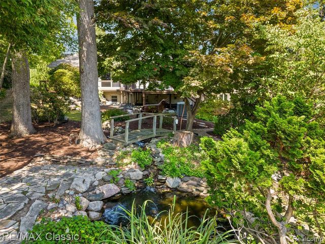 6600 Valley Spring Road, Bloomfield Hills, MI 48301