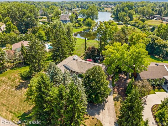 6600 Valley Spring Road, Bloomfield Hills, MI 48301