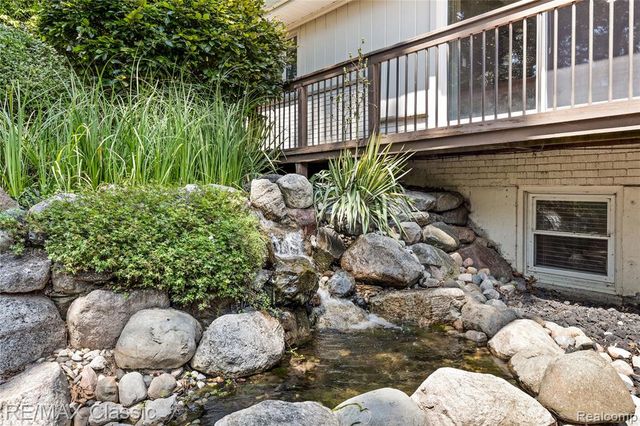 6600 Valley Spring Road, Bloomfield Hills, MI 48301