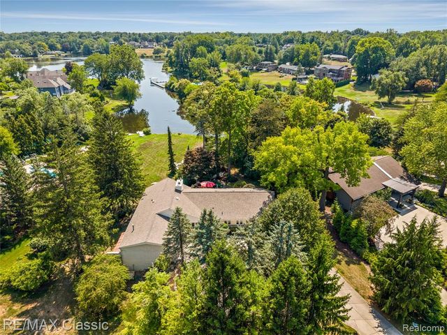 6600 Valley Spring Road, Bloomfield Hills, MI 48301