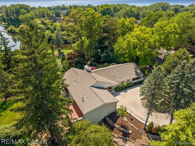 6600 Valley Spring Road, Bloomfield Hills, MI 48301