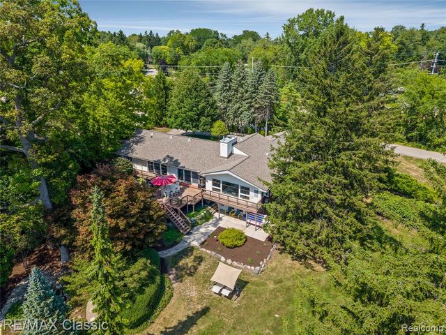 6600 Valley Spring Road, Bloomfield Hills, MI 48301