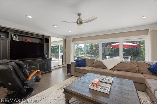 6600 Valley Spring Road, Bloomfield Hills, MI 48301
