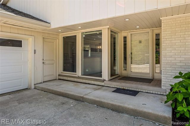 6600 Valley Spring Road, Bloomfield Hills, MI 48301