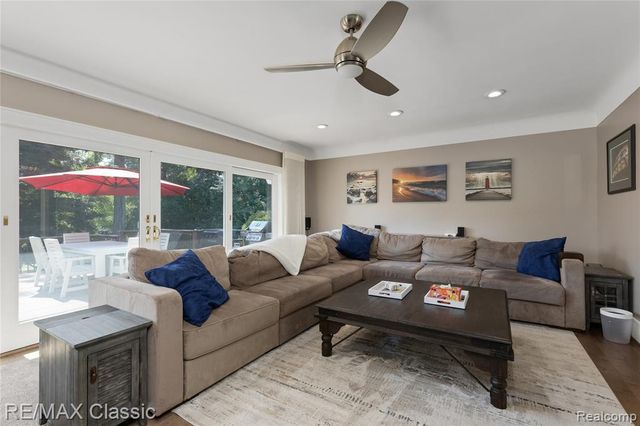 6600 Valley Spring Road, Bloomfield Hills, MI 48301