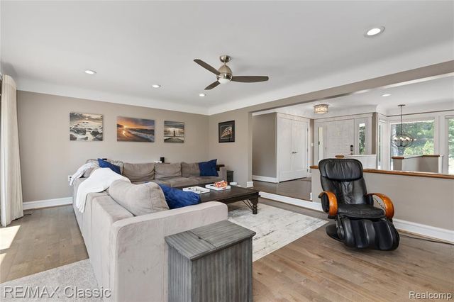 6600 Valley Spring Road, Bloomfield Hills, MI 48301