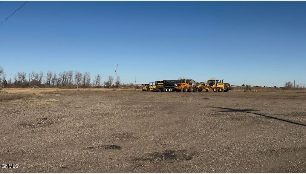 4801 Sibley Drive, Bismarck, ND 58504 photo 2