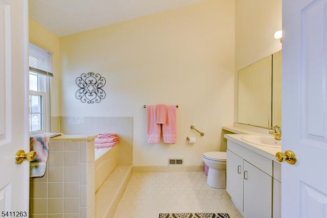 2403 WINDER DR, Bridgewater Twp., NJ 08807