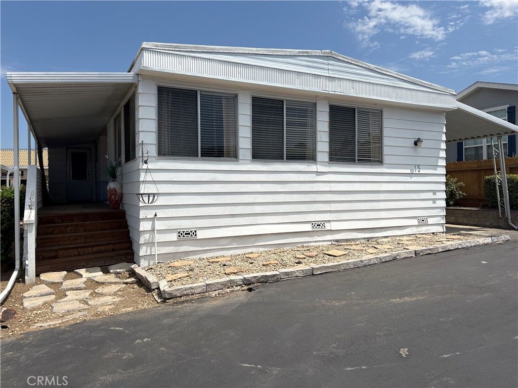718 Sycamore Avenue 15, Vista, CA 92083 — photo 2