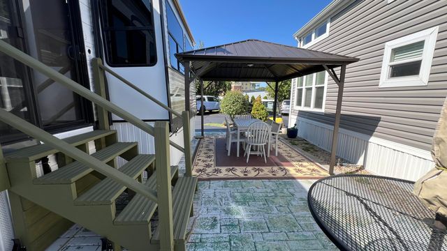 875 E Wells Street 20, South Haven City, MI 49090