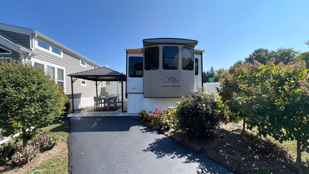 875 E Wells Street 20, South Haven City, MI 49090
