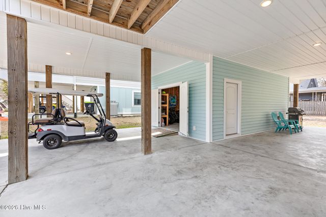 105 NW 29th Street, Oak Island, NC 28465