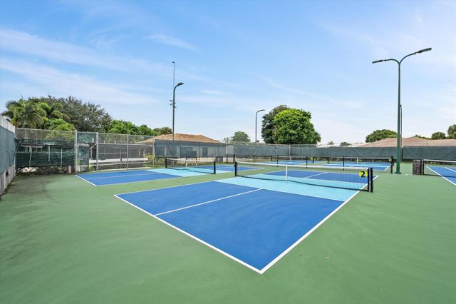 427 Glenbrook Drive, Atlantis, FL 33462