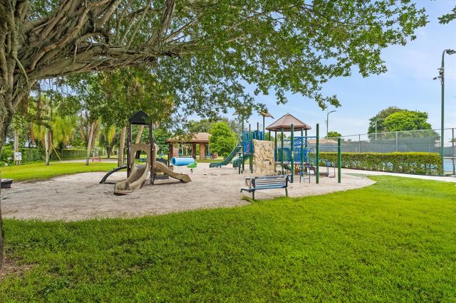 427 Glenbrook Drive, Atlantis, FL 33462