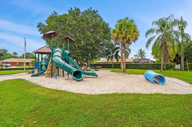 427 Glenbrook Drive, Atlantis, FL 33462