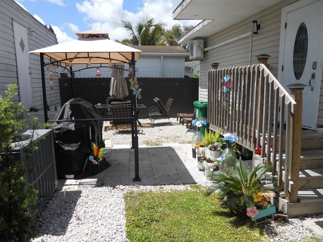 4633 SW 73rd Avenue 17, Davie, FL 33314